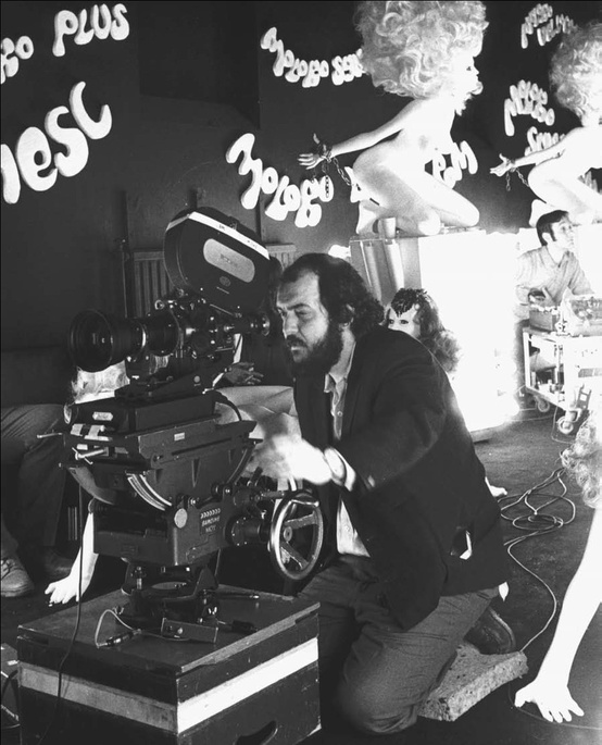 Stanley-Kubrick-shooting-A-Clockwork-Orange