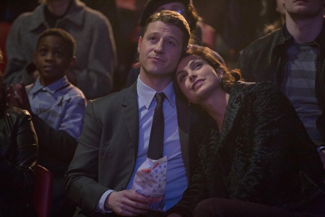 GOTHAM: Detective James Gordon (Ben McKenzie, L) takes Dr. Leslie Thompkins (Morena Baccarin, R) to the circus in the "The Blind Fortune Teller" episode of GOTHAM airing Monday, Feb. 16 (8:00-9:00 PM ET/PT) on FOX. ©2015 Fox Broadcasting Co. Cr: Jessica Miglio/FOX