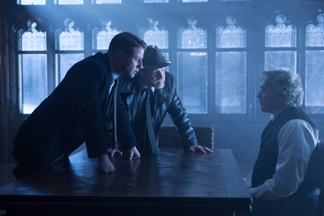 GOTHAM: Gordon (Ben Mckenzie, L) and Bullock (Donal Logue, C) question Jacob Skolimski (guest star Daniel Davis, R) in the ÒUnder the KnifeÓ episode of GOTHAM airing Monday, April 20 (8:00-9:00 PM ET/PT) on FOX. ©2015 Fox Broadcasting Co. Cr: Jessica Miglio/FOX