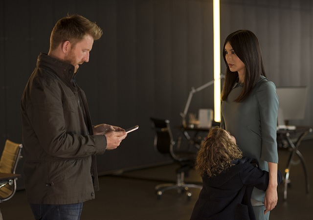 Humans S01E01