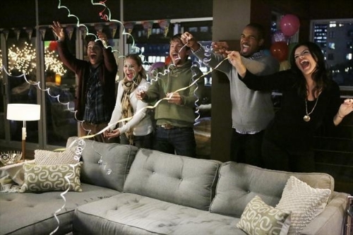 Happy Endings, Ep. 3.07, “No-Ho-Ho”: “Who cares, who cares, who cares? I get to open PRESENTS!”