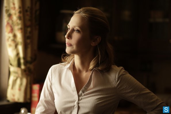 Bates-Motel-Episode-1-02-Nice-Town-You-Picked-Norma-Promotional-Photos-bates-motel-33983120-595-397