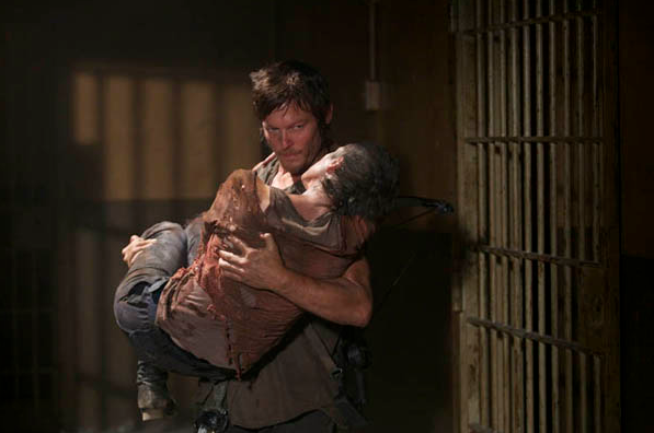 the-walking-dead-hounded-carol-daryl