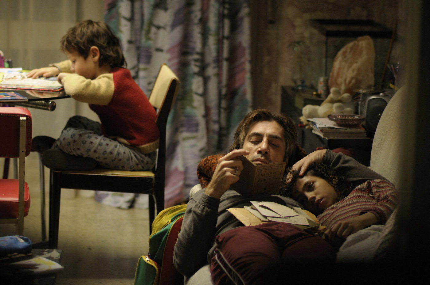 Biutiful (Guillermo Estrella, Javier Bardem & Hanaa Bouchaib)