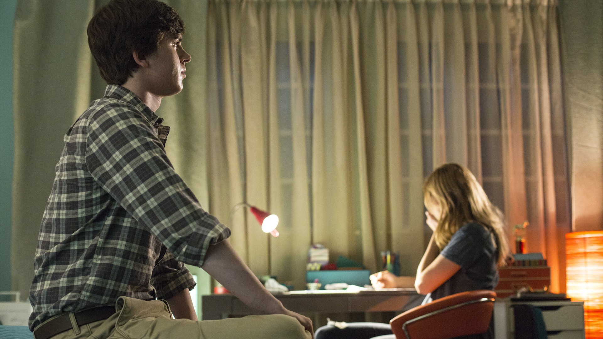 Bates Motel Ep. 2.01 “Gone But Not Forgotten” returns in unspectacular fashion