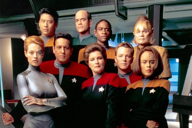 Star Trek Voyager cast photo