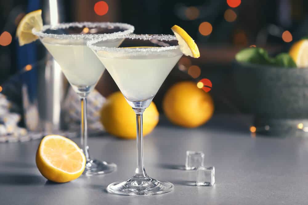Lemon martini cocktails with sliced lemons.