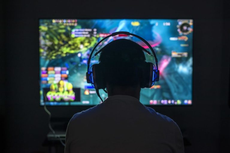 7 Surprising Physical and Mental Health Benefits of Playing Video Games