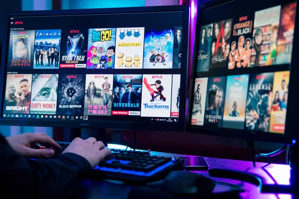 A desktop dual monitor showing the series selection of Netflix.