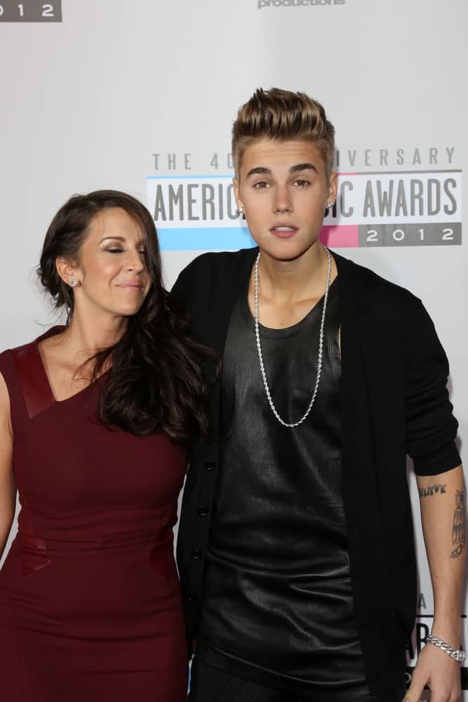 Justin Bieber and his mother attended the American Music Awards together.