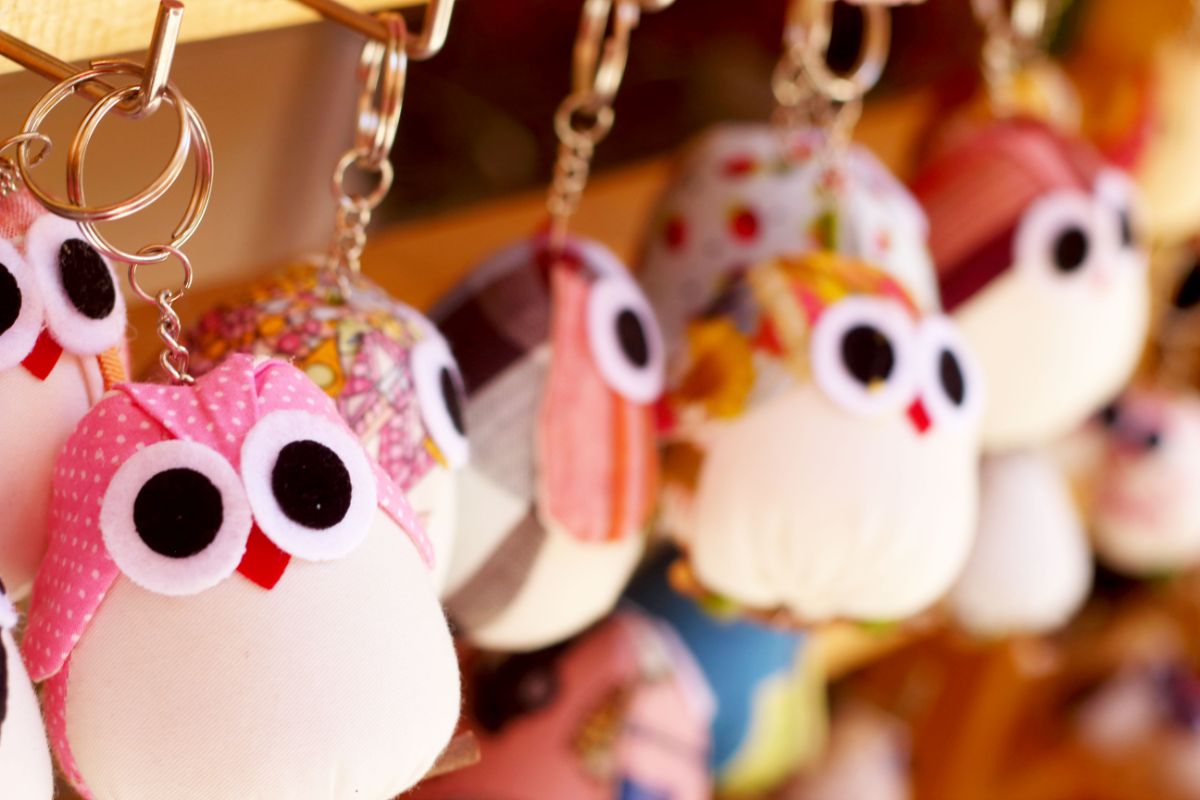 A photo of a cute little bird keychain merchandise.
