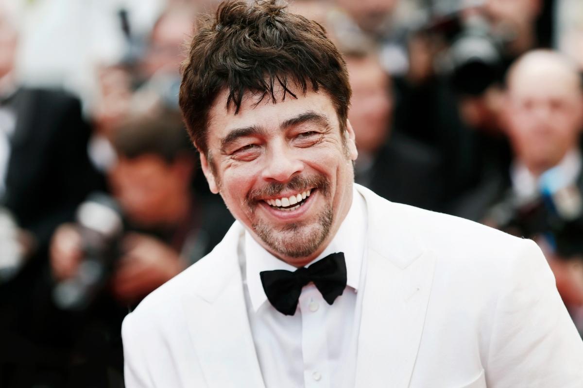 Benicio Del Toro in a white tuxido.