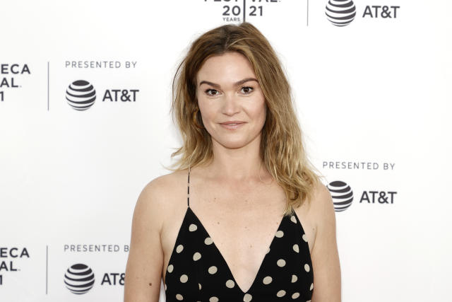 A photo of of julia stiles in a event wearing her polca dot dress.