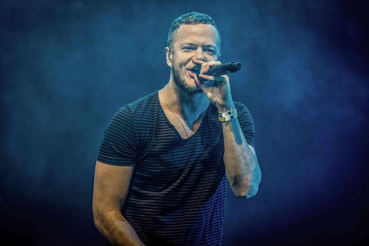 Front view of imagine dragons member singing.