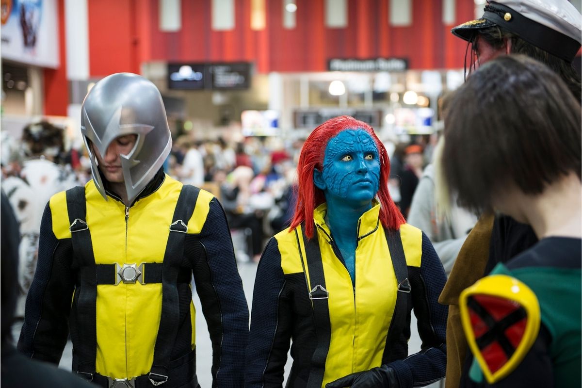 A photo of a guy and lady wearing costumes of the movie x men.