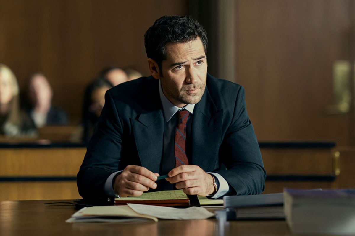 A shot of a movie scene of Lincoln Lawyer.